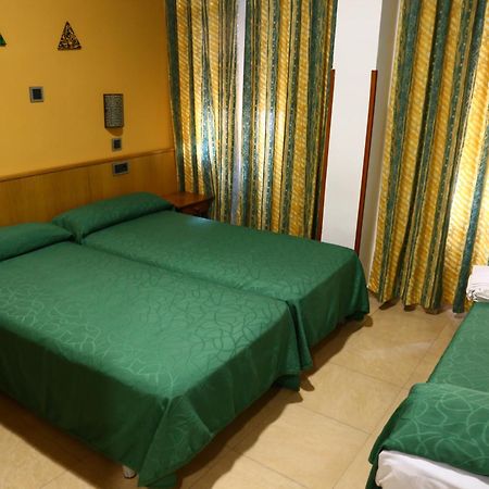 Hostal Muralla ปลาเซนเซีย ภายนอก รูปภาพ