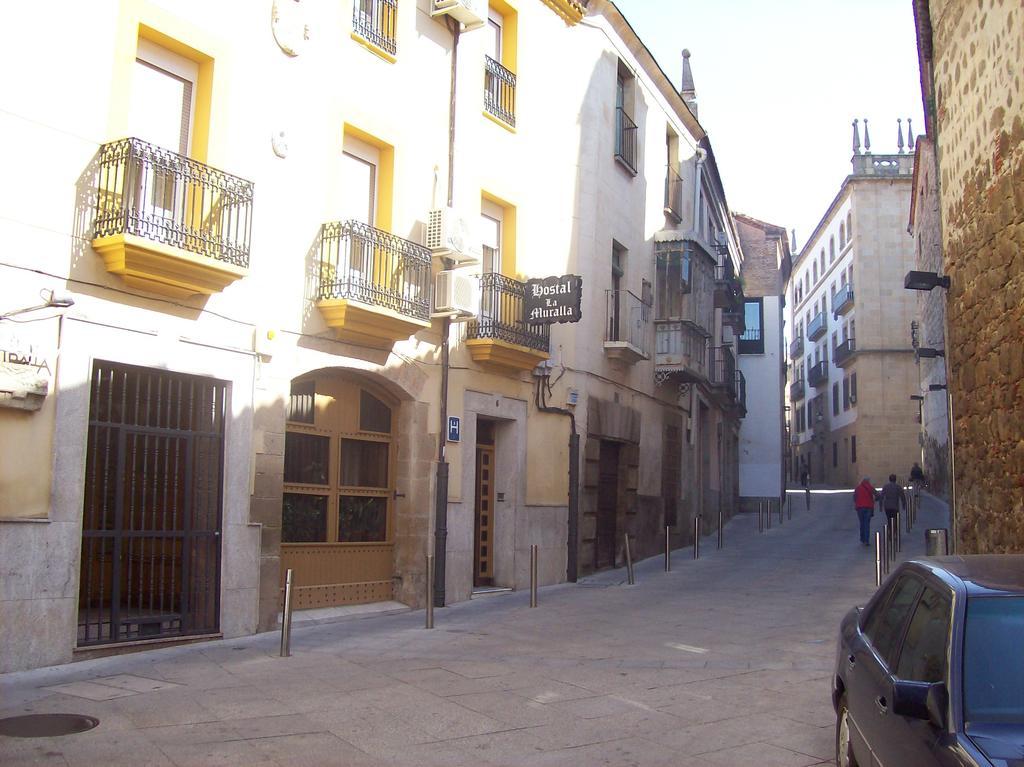 Hostal Muralla ปลาเซนเซีย ภายนอก รูปภาพ