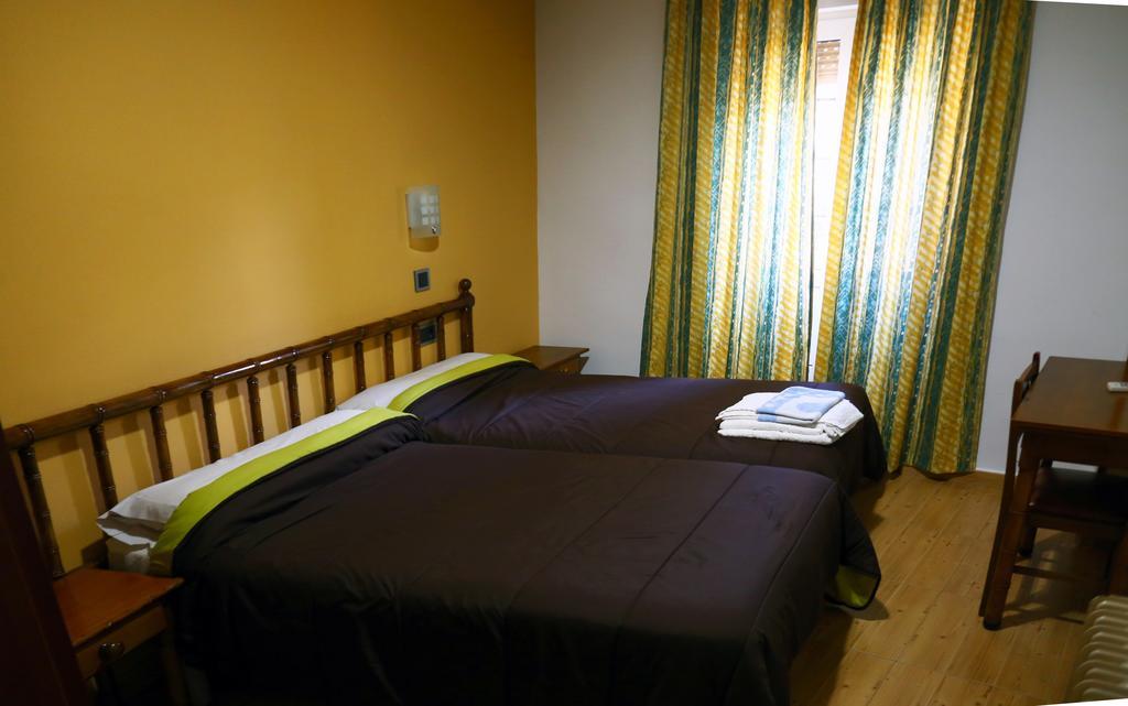 Hostal Muralla ปลาเซนเซีย ภายนอก รูปภาพ
