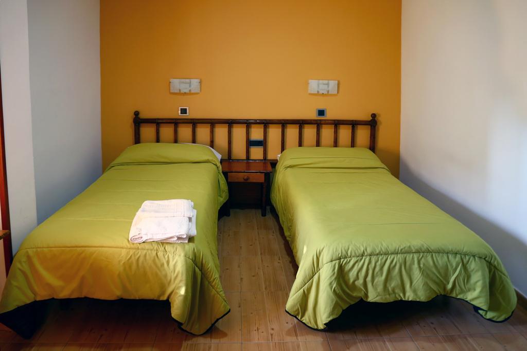 Hostal Muralla ปลาเซนเซีย ภายนอก รูปภาพ