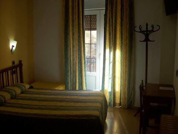 Hostal Muralla ปลาเซนเซีย ภายนอก รูปภาพ