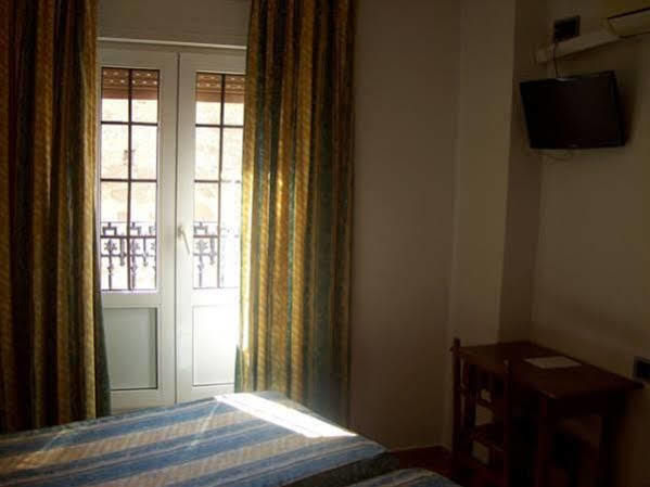 Hostal Muralla ปลาเซนเซีย ภายนอก รูปภาพ