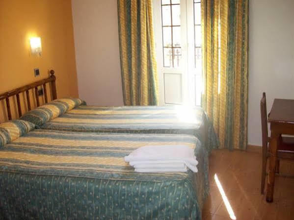 Hostal Muralla ปลาเซนเซีย ภายนอก รูปภาพ